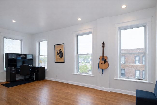 Photo - 3535 W Armitage Ave Unidad 3F