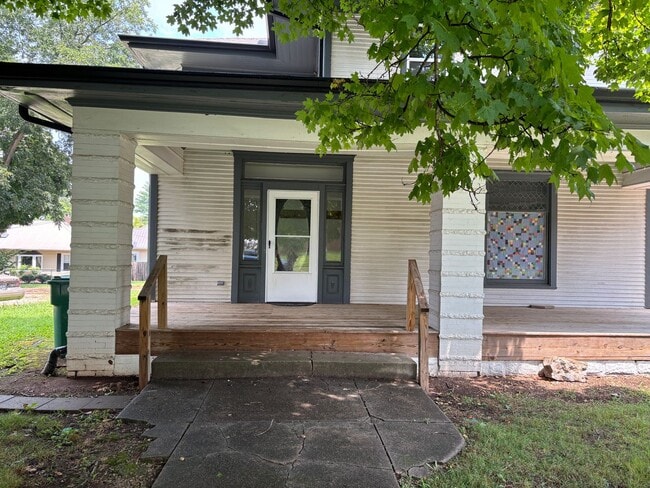 Building Photo - 207 S Porter St Unit Apt A