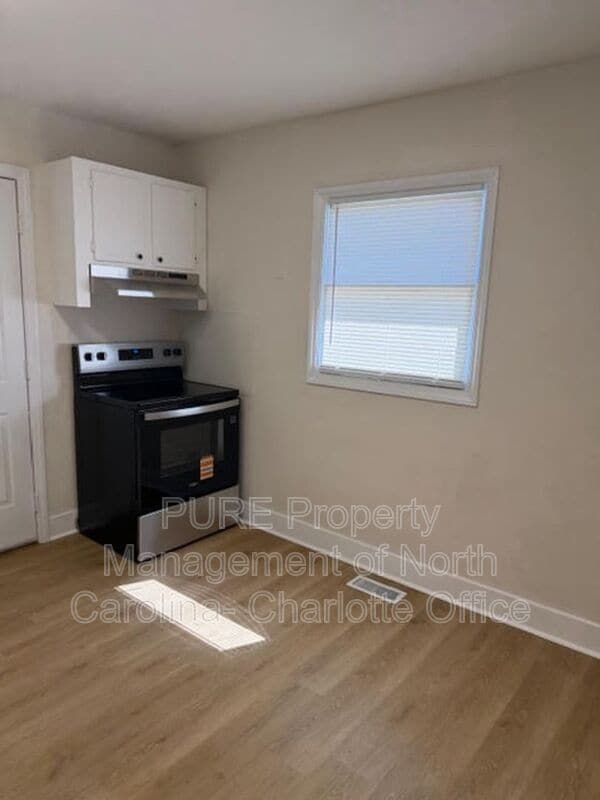 Photo - 1732 Newland Rd