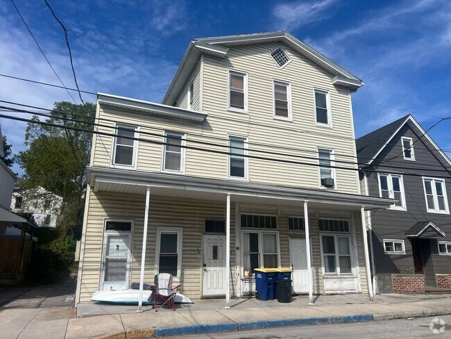 Building Photo - 16 S Front St Unit C Rental