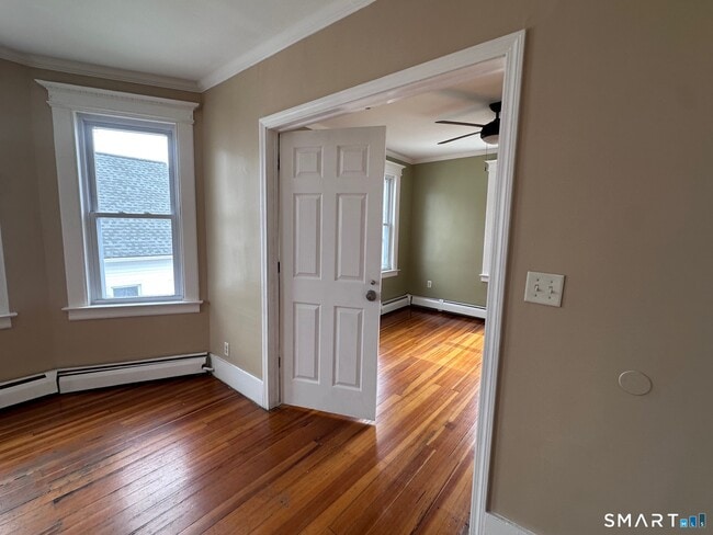 Photo - 22-24-24 Bushnell St