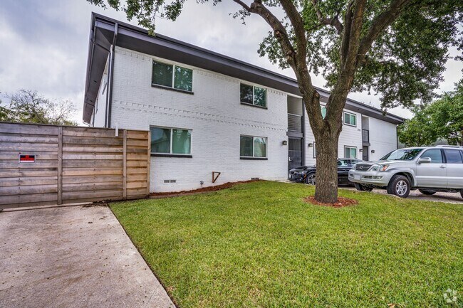 Building Photo - Beautiful Apartment on San Jacinto! Unit 103