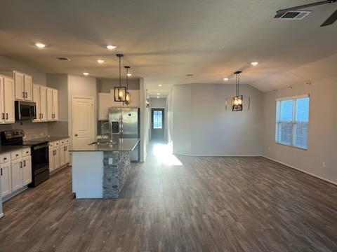 424 COSMOS LN