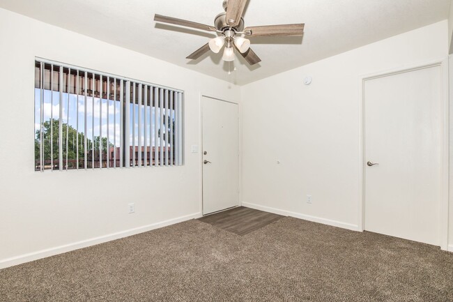 Photo - Garden Plaza Apartments