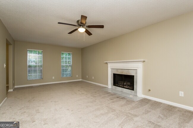 Photo - 278 Castleair Dr NE