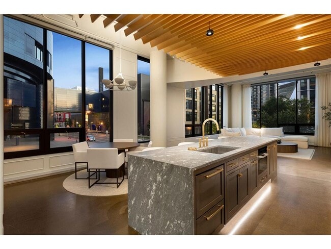 Building Photo - 750 S 2nd St Unit 203