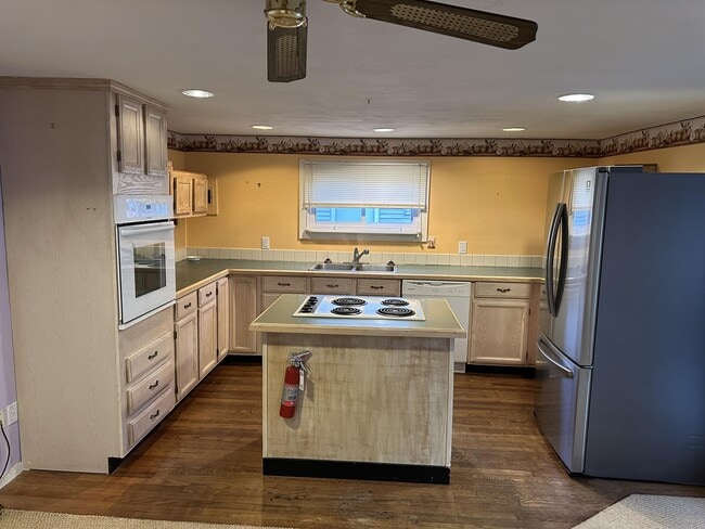 Photo - 715 Farnsworth St