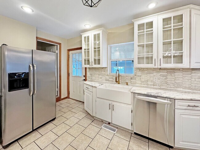 Photo - Cozy Vibes, 2 bedroom duplex, pet friendly!!!!