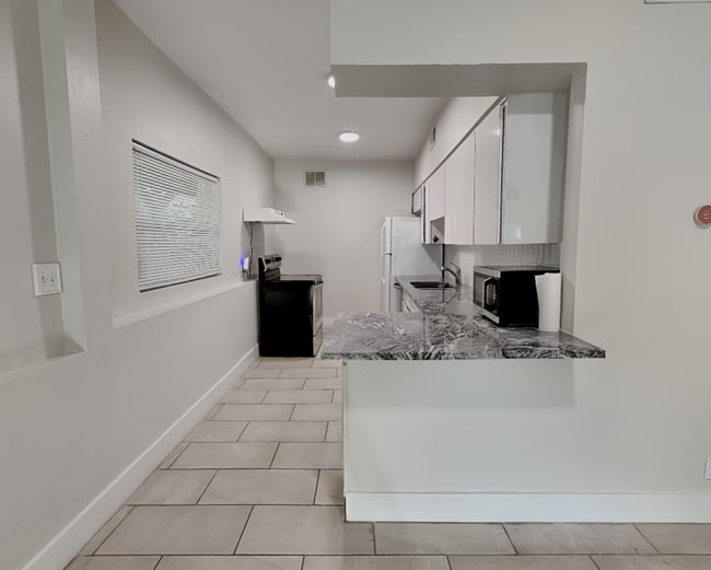 Photo - 3801 1/2 W Palmira Ave