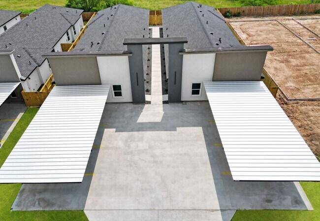 Building Photo - Brand New! 1st Month Free! Don't Miss Out ... Rental