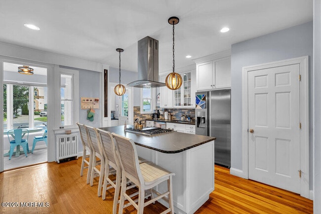 8 Deal Lake Ct