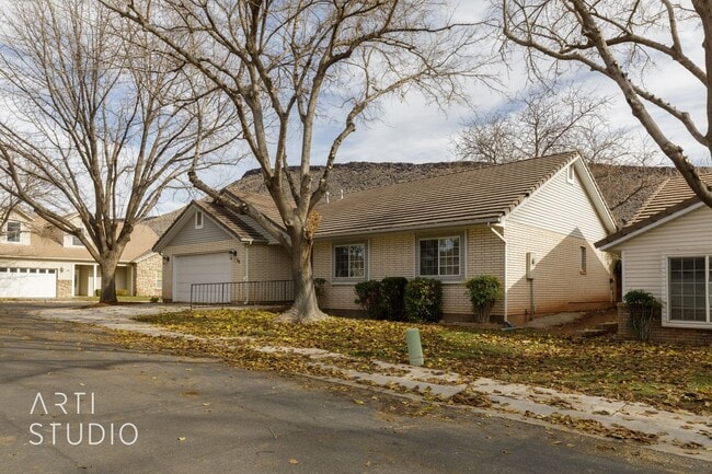 Photo - 4 Bedroom 2.5 Bath Home in Creekside Village