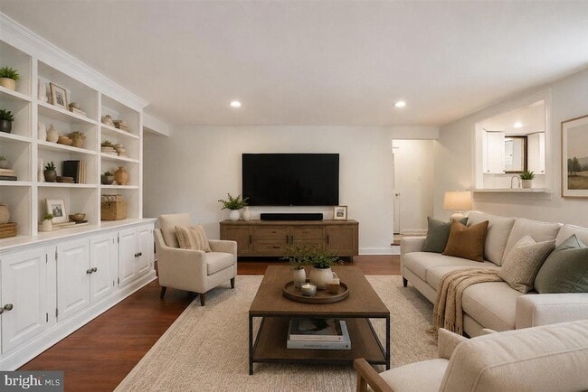 Photo - 112 Yardley Commons