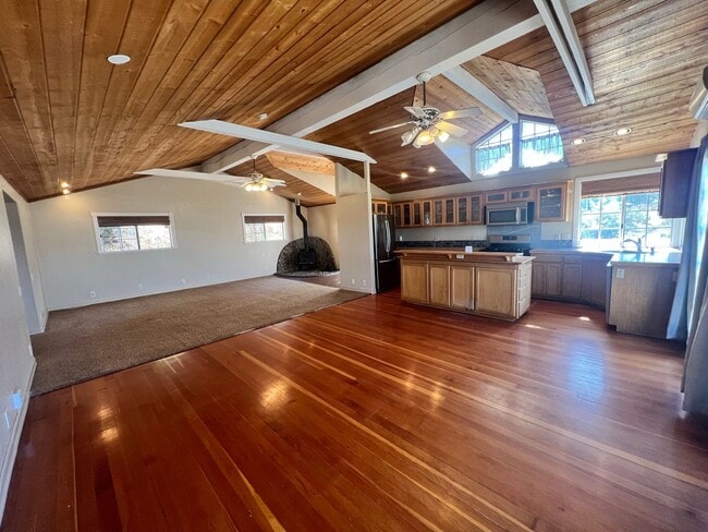 3BR/3BA 3-Story HOME w/ AMAZING VIEWS LOCA... - 3BR/3BA 3-Story HOME w/ AMAZING VIEWS LOCA...