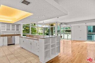 Building Photo - 13700 Marina Pointe Dr
