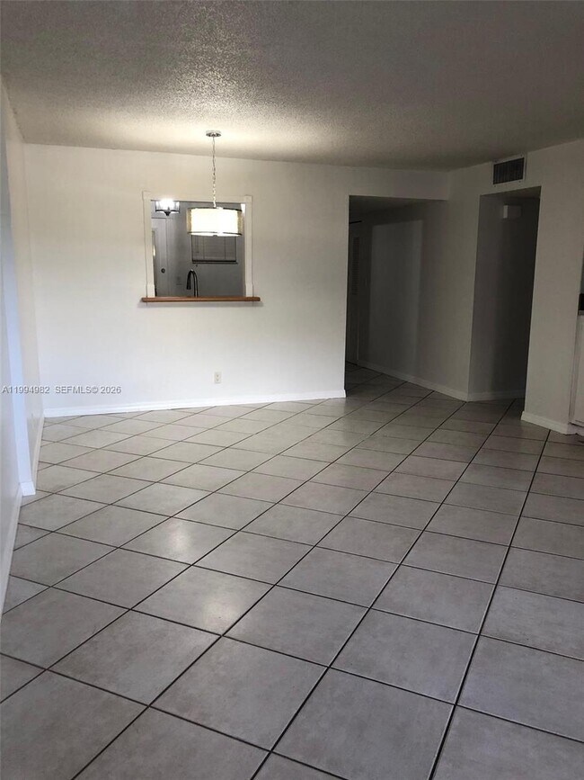 Photo - 404 NW 68th Ave Unidad 113