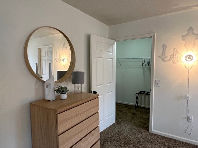 Summit Knolls Apartments and Townhomes