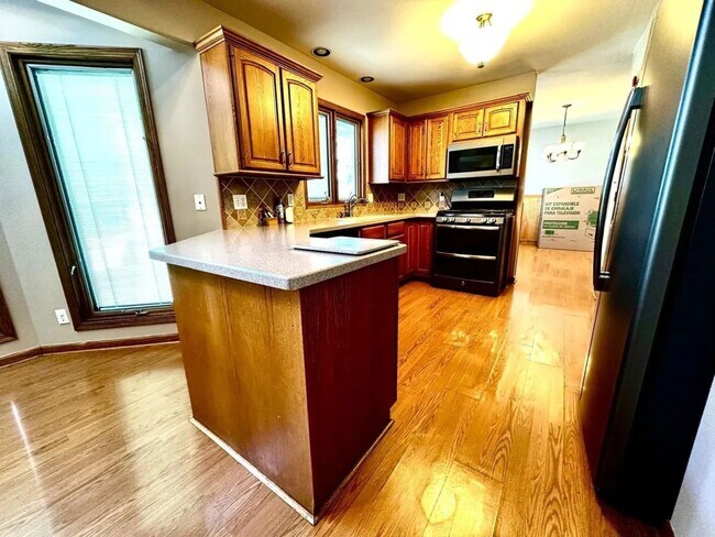 Photo - 3408 Lake Shore Dr