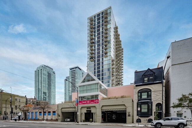 Building Photo - 1212 N La Salle Dr Unit 1207