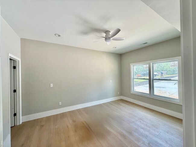 232 Brad St