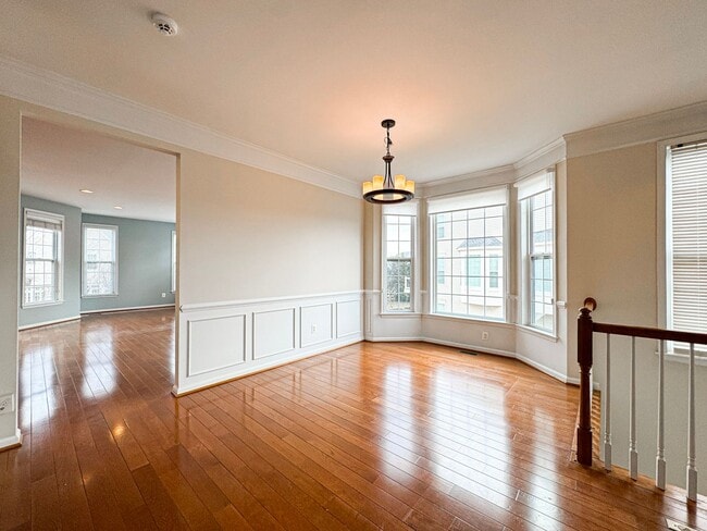 Photo - Stunning 3 Bed 2/2 Bath End-Unit Townhome In Desired Stone Ridge South