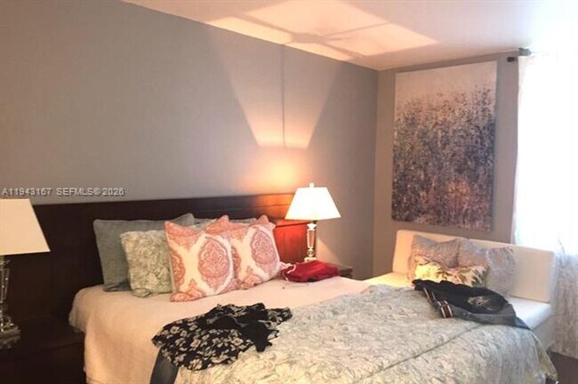 Building Photo - 100 Lincoln Rd Unit 100 Lincoln Rd  814