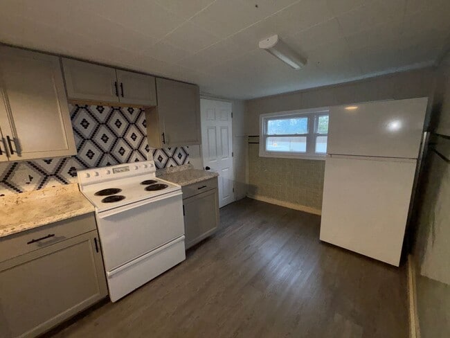 Photo - 411 S Oak St