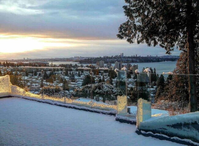 Photo - 2550 Palmerston Ave Unit ID1051912P