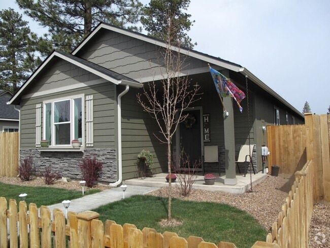 Building Photo - Single Level Home near Downtown Sisters
