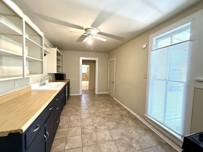 Photo - 817 Hargrove St