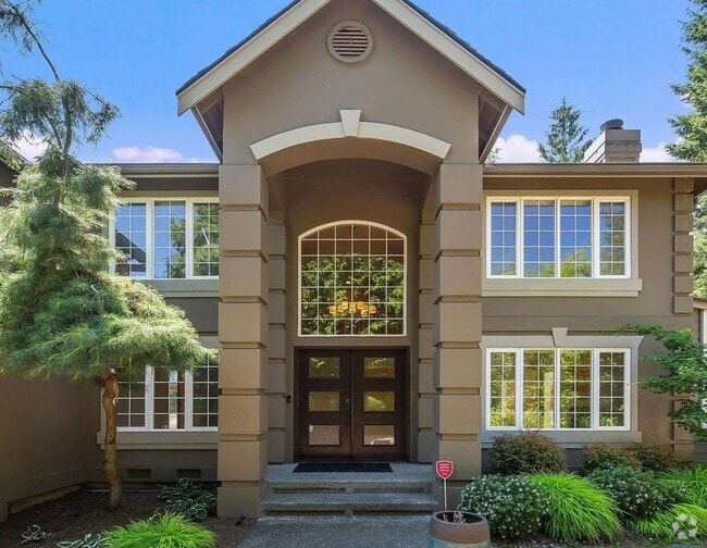 Building Photo - 5 Bedroom Single Family Home in Lakemont