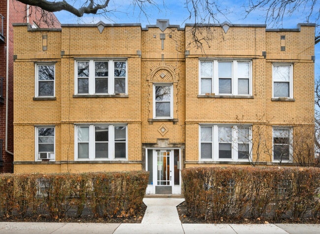 Building Photo - 3700 W Cornelia Ave Unit 2 Rental
