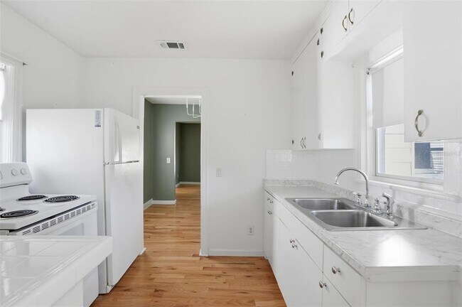 Photo - 1106 W Peninsular St