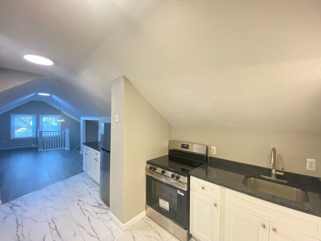 Building Photo - 7 Commercial St Unit F