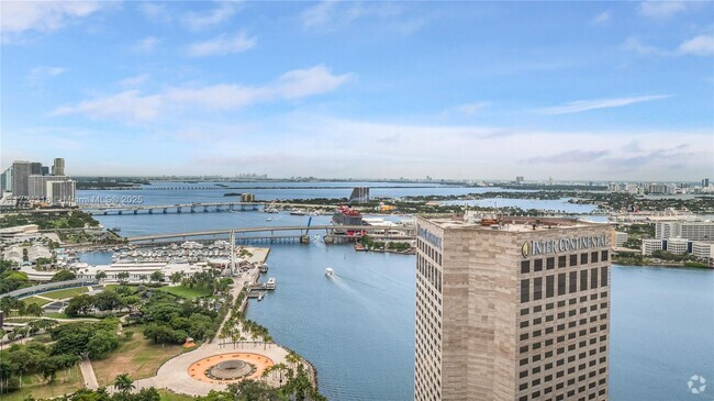 Building Photo - 325 S Biscayne Blvd Unit 4314 Rental