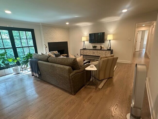 Photo - Fully Furnished House in West Hills – Knoxville, TN