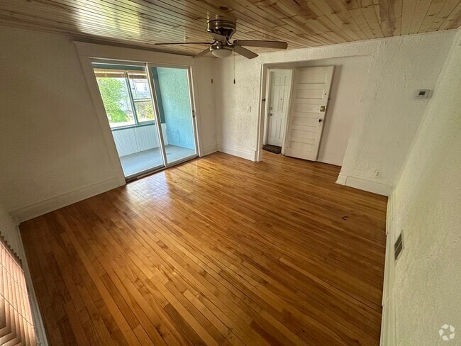 Building Photo - 15 Russell Ave S Unit 2 Rental