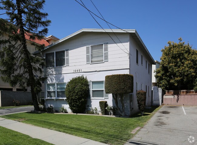 12021 Louise Ave