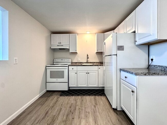 Building Photo - 50-58 Walnut Street Unit 11