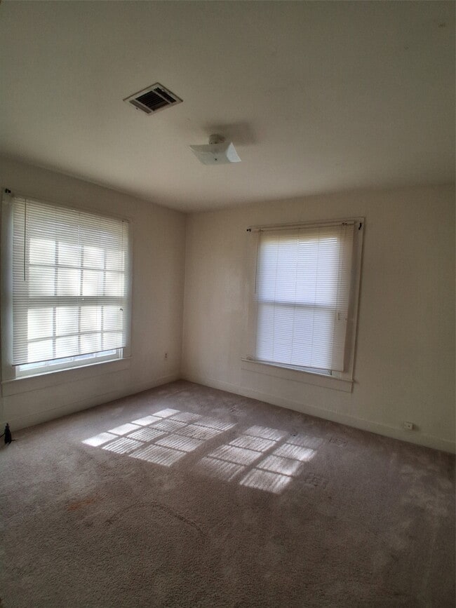 Photo - 204 Holderrieth Blvd