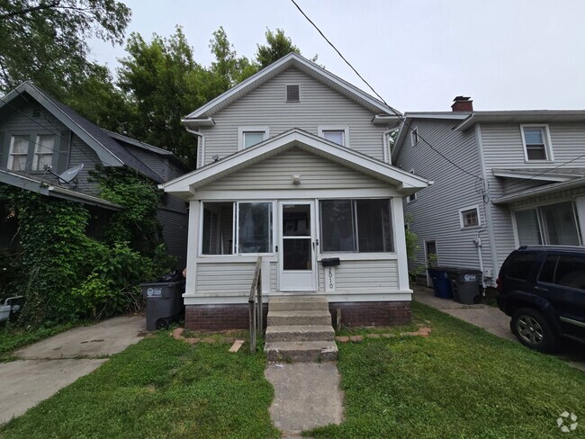 Building Photo - 2 Bedroom House