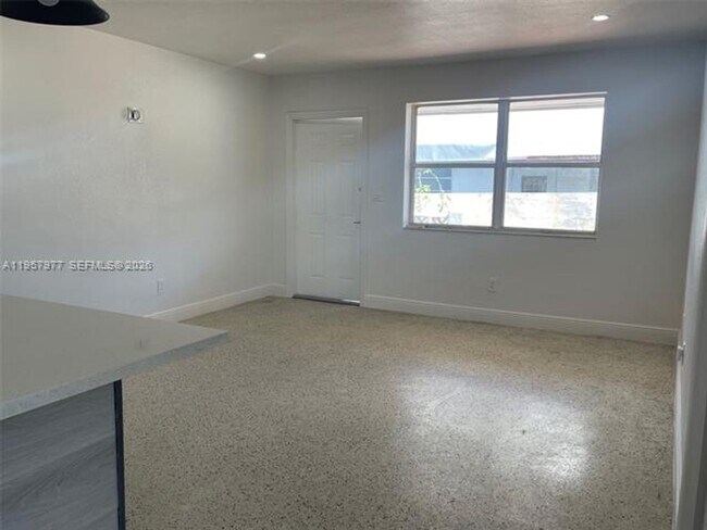 Photo - 4727 NW 4th St Unidad 4727 NW 4th St  4727