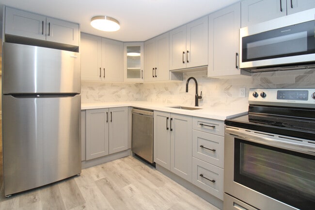 Photo - 2 Bedroom Basement Unit– All Utilities & Parking Included – $2,099/month Unité A