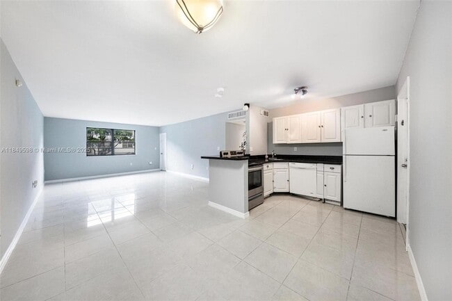Building Photo - 9020 NE 8th Ave Unit 2G Rental