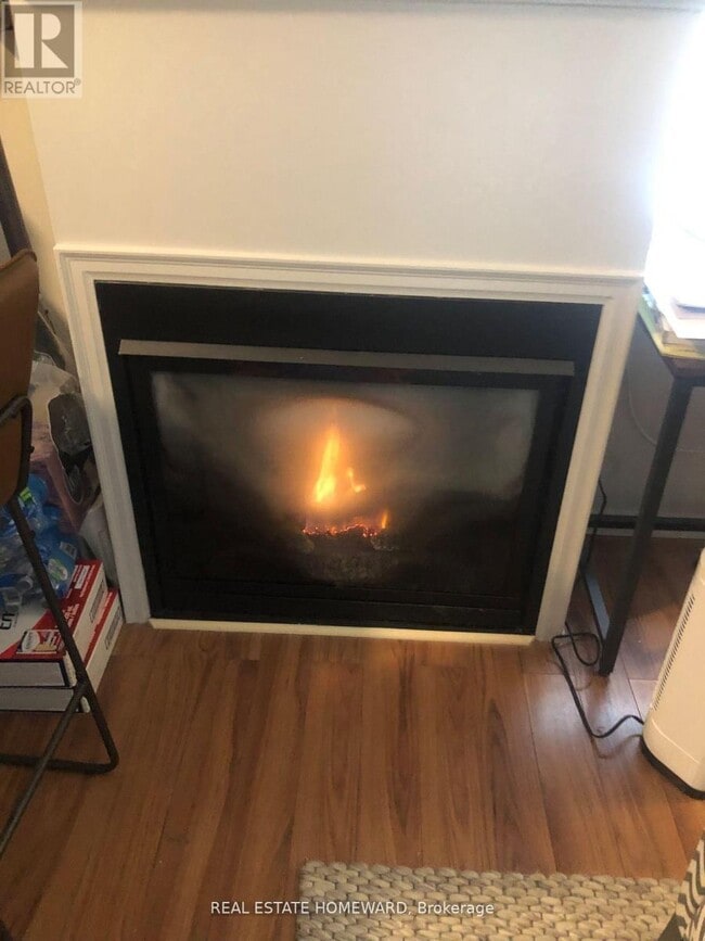 Photo - 2196 Queen St E