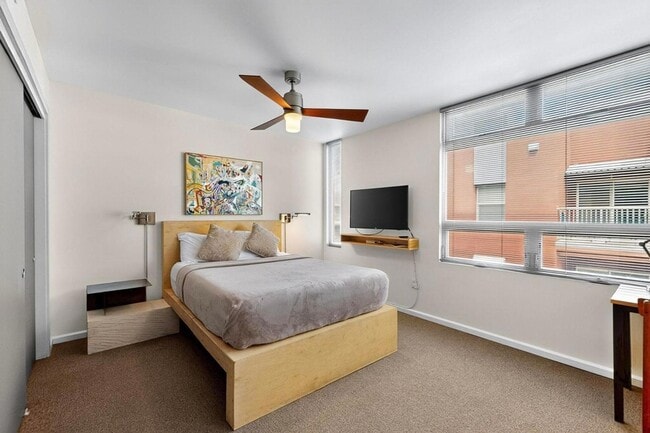 343 Platinum St SW