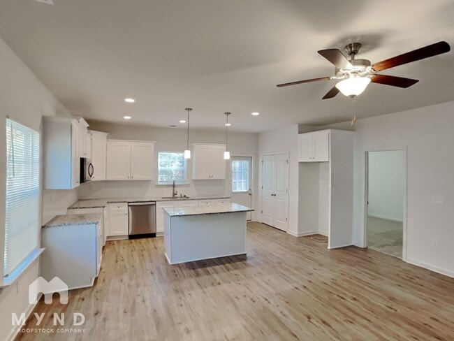 Photo - 203 S Skyland Dr