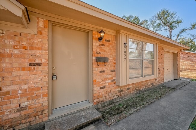 Photo - 7027 Inkberry Dr