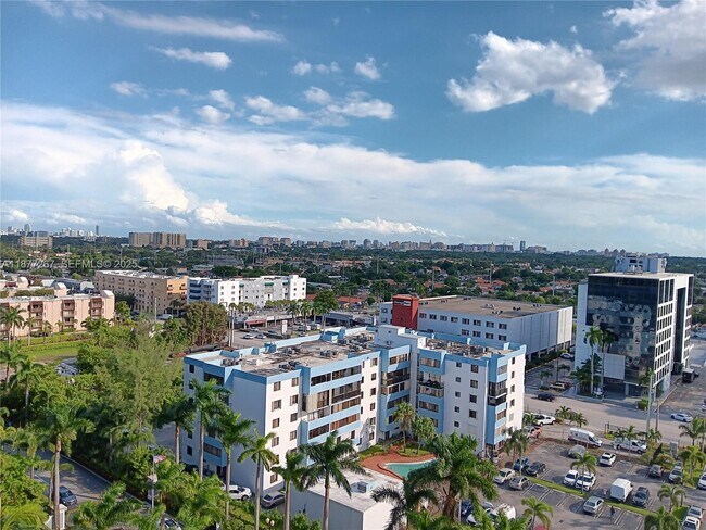 Building Photo - 5085 NW 7th St Unit 1412