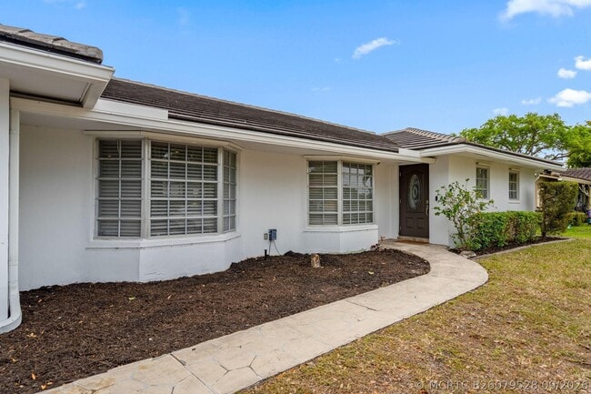 10140 NW 37th St